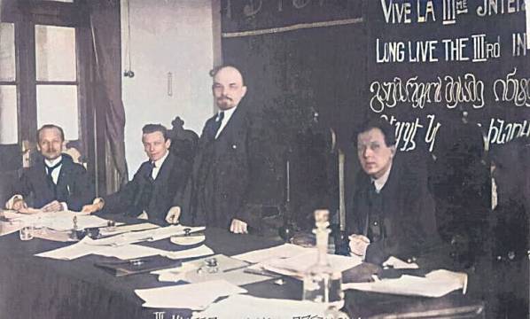 Lenin presides the First Comintern Congress (March 1919)