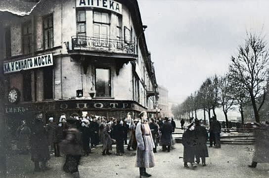First days after the October Revolution in Petrograd