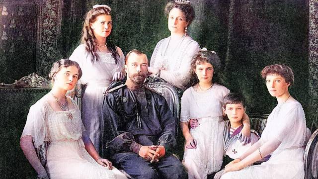 1913 photograph of the Russian royal family